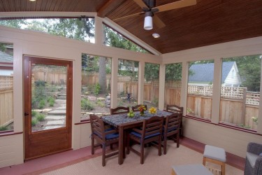 2010 CotY Award winner - Three season entertaining